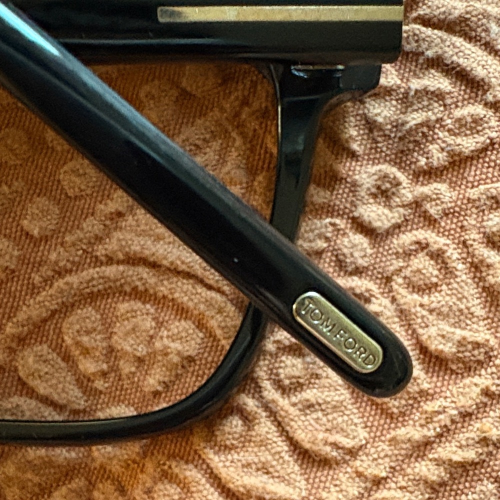 Tom Ford FT5802B-001 Eyeglasses w/case - Picture 4 of 5